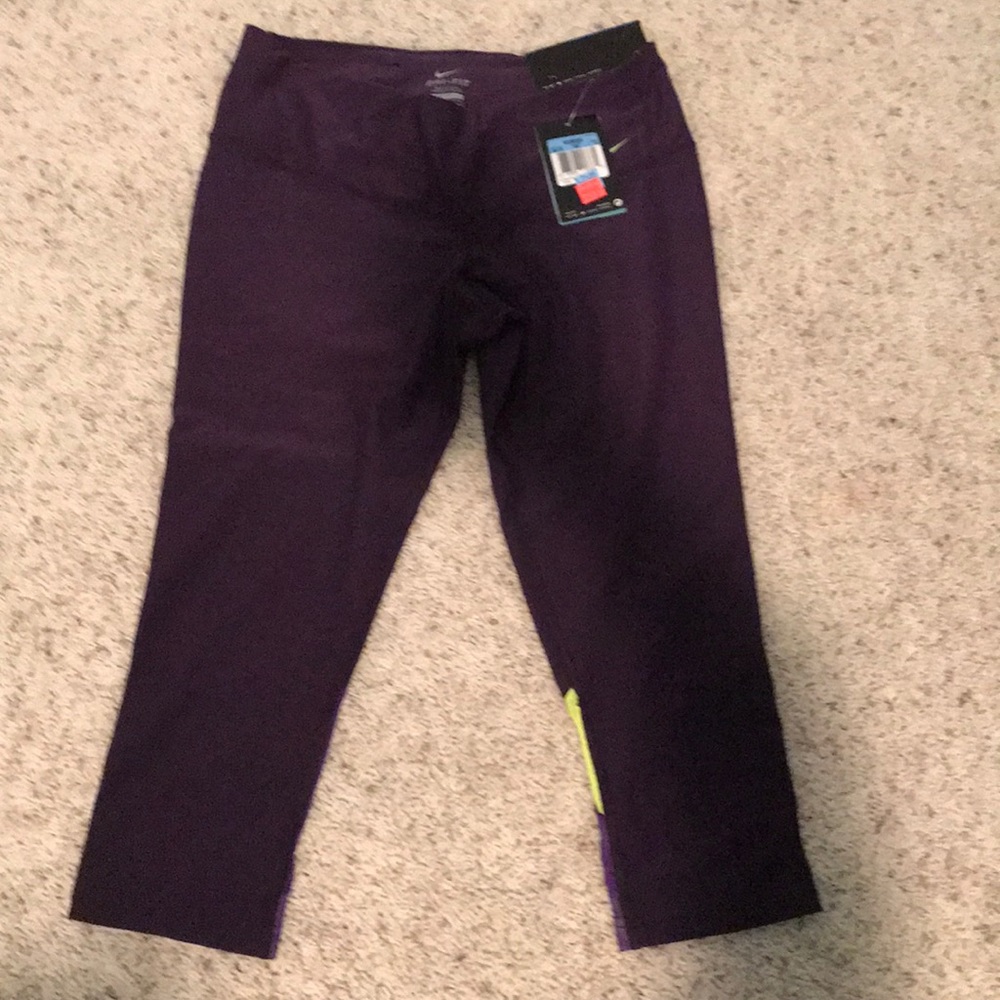 Nike crop tight fit size medium